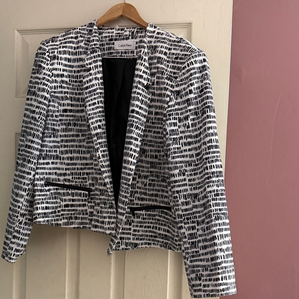 Calvin Klein Black & White Patterned Cropped Suit Jacket